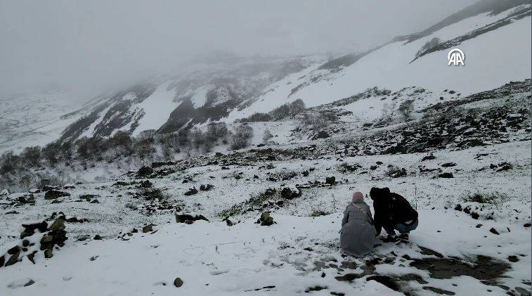 Mayıs ayının ortasında karla mücadele sürüyor - Resim: 16